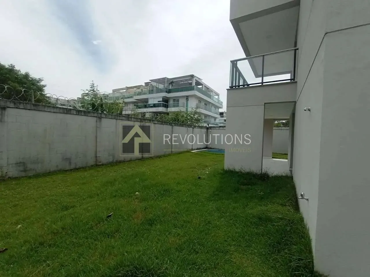 Casa sin amueblar con 4 dormitorios y balcón — photo 10