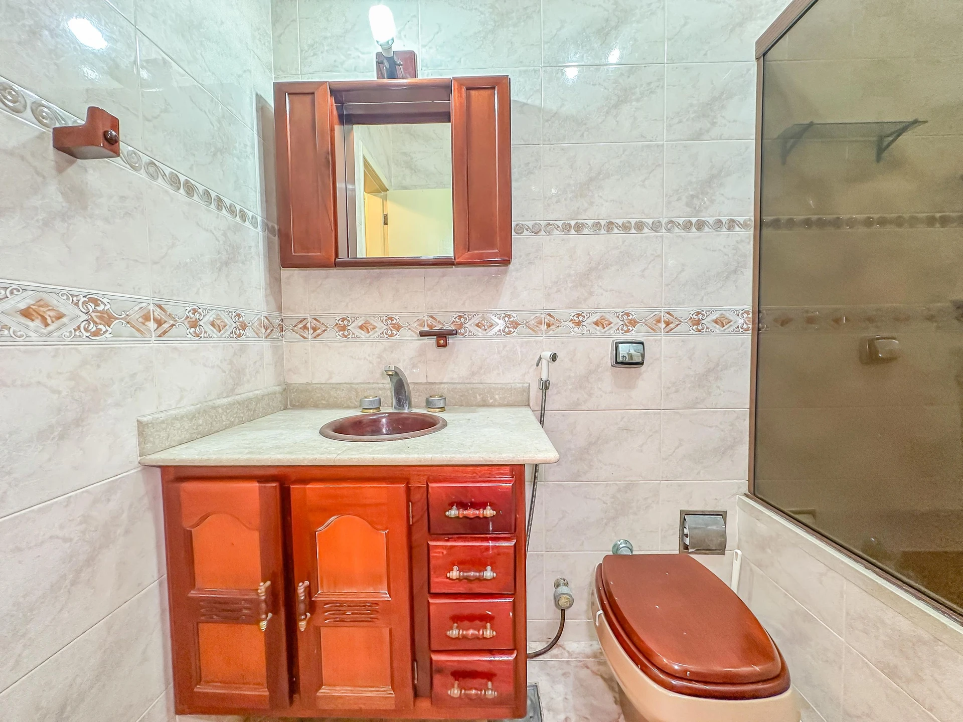 140 m² apartment with a jacuzzi and a bathtub — photo 33