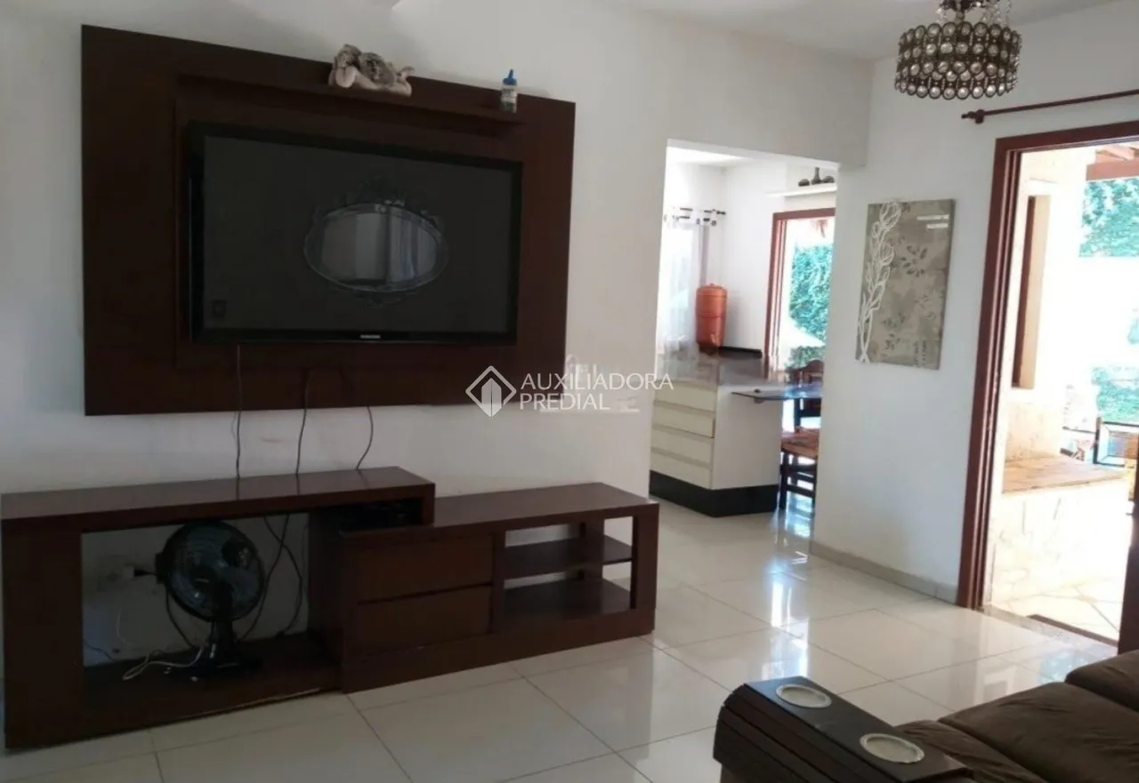 Меблированный дом с 5 спальнями и 380 м²