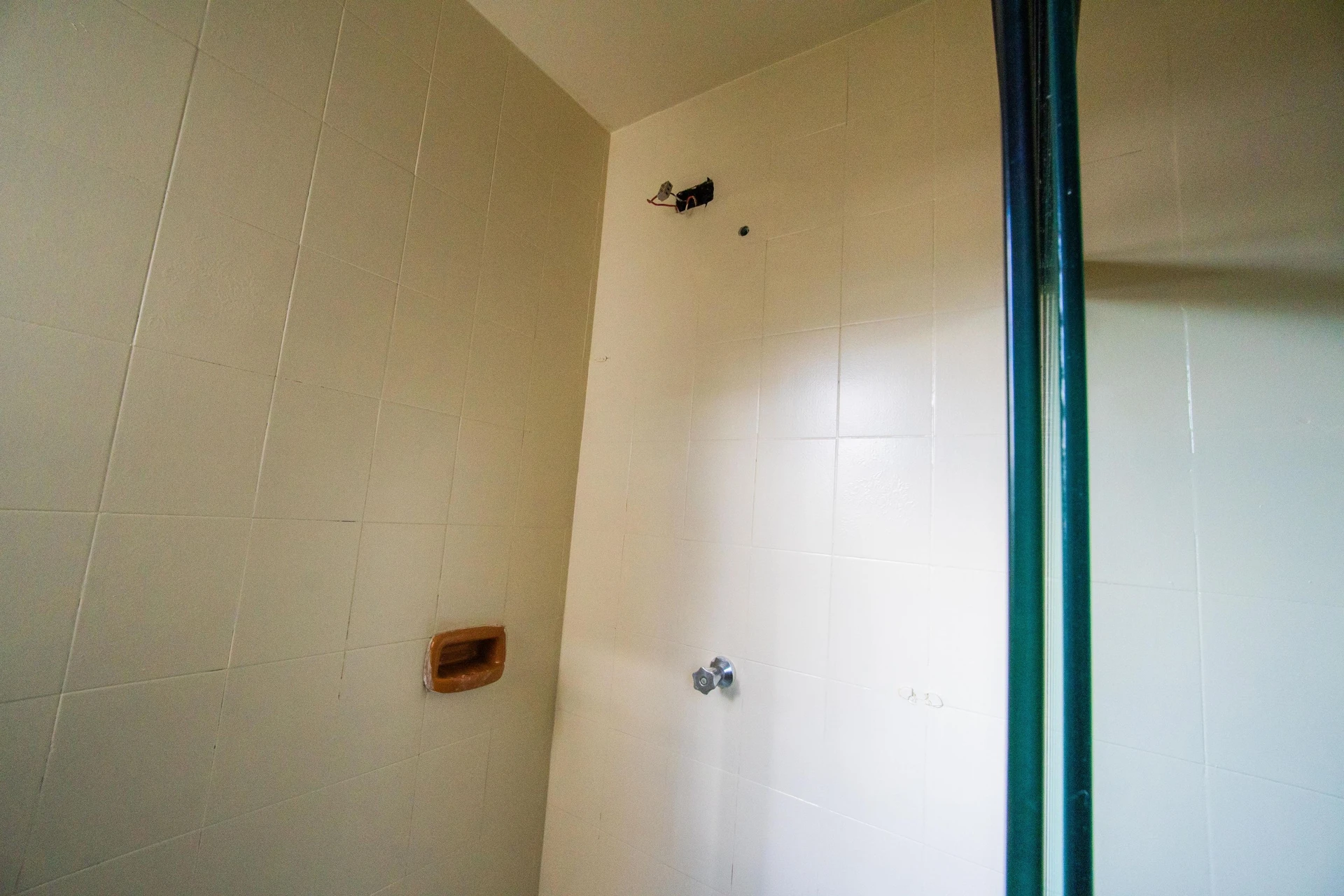 2-bedroom apartment with wood or laminate floors — photo 2
