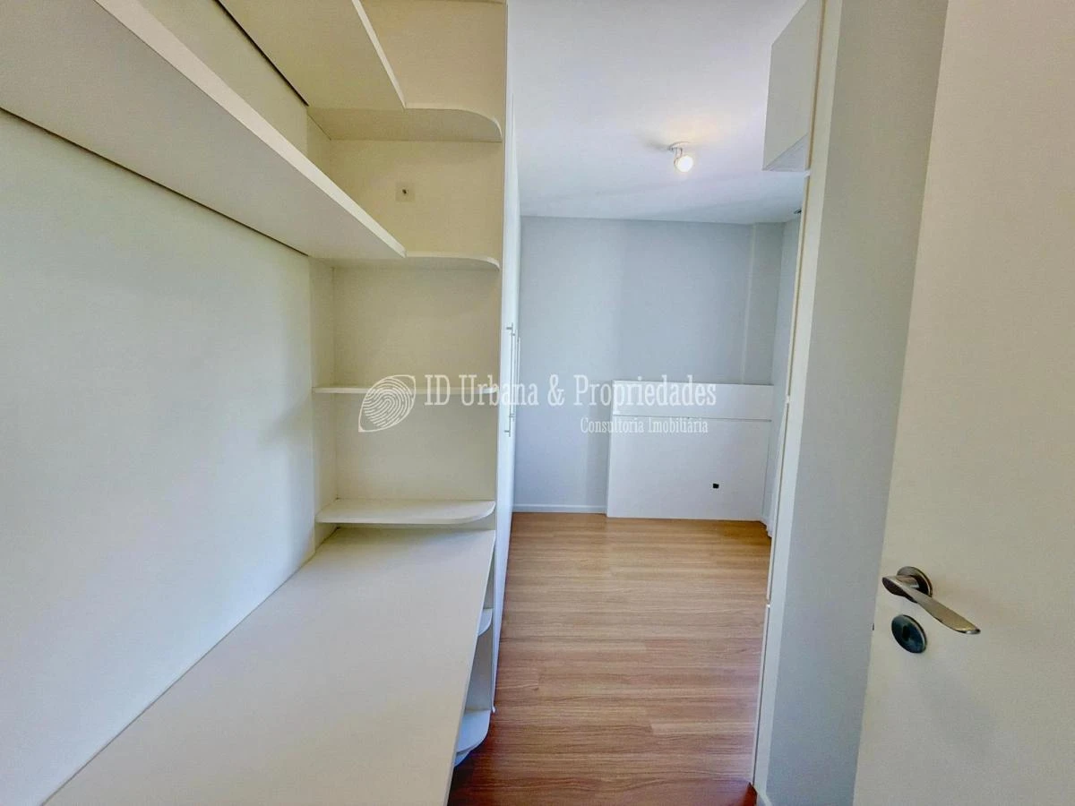 3-bedroom apartment in a building with a pool — photo 45