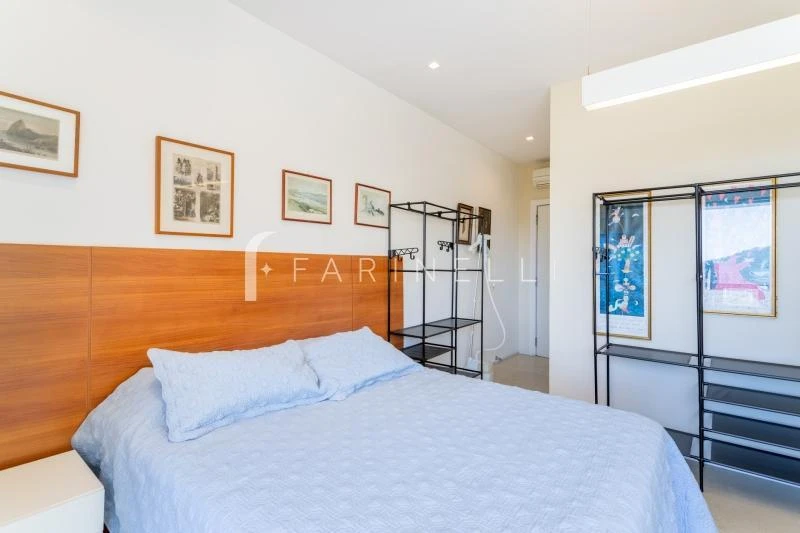 Furnished 1200 m² house with a balcony and 6 bedrooms — photo 36