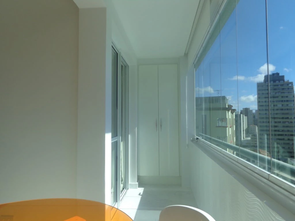 Studio, 69 m², with a glass-enclosed balcony — photo 6