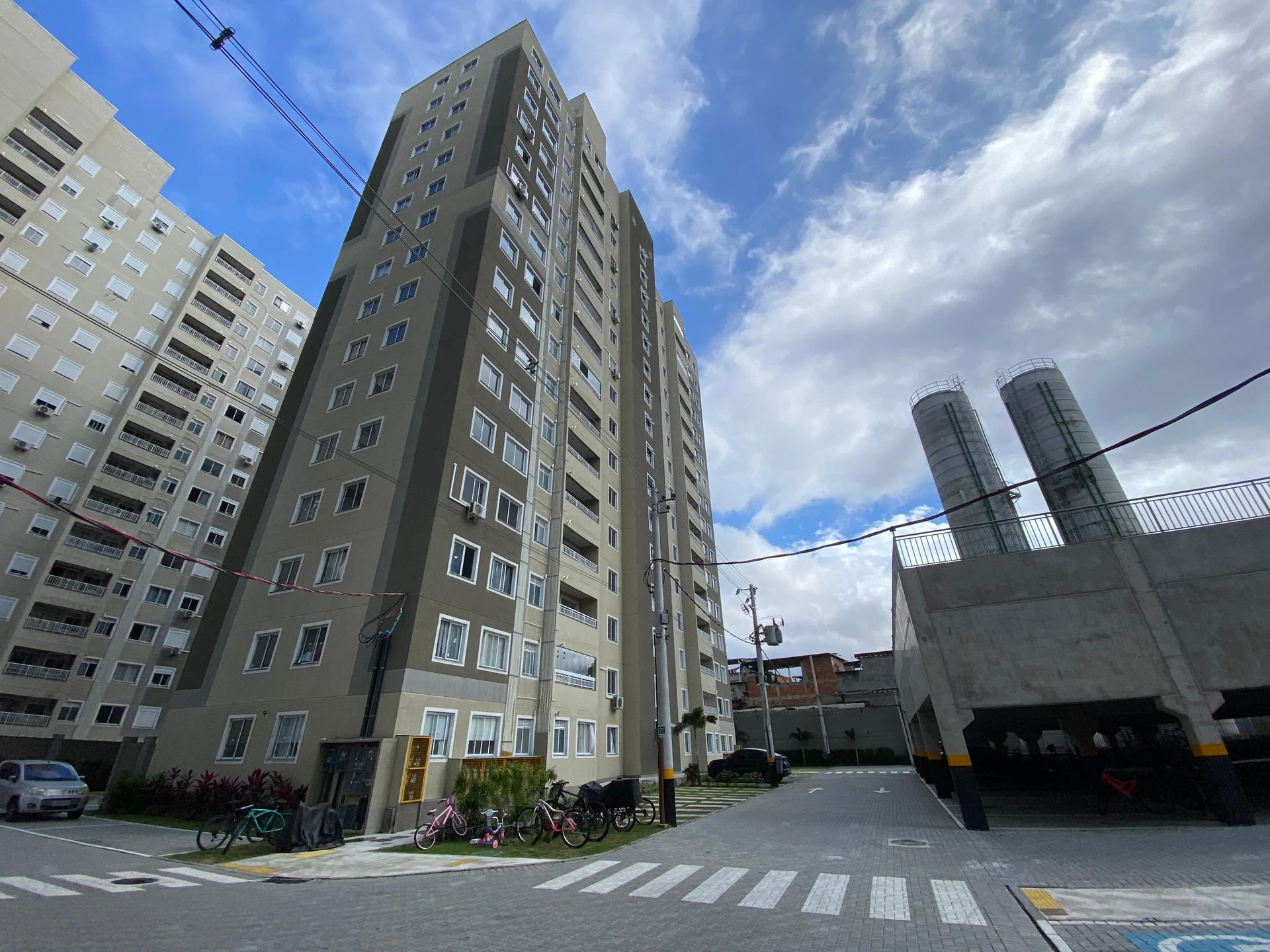 One-bedroom apartment with a grill on the balcony — photo 11