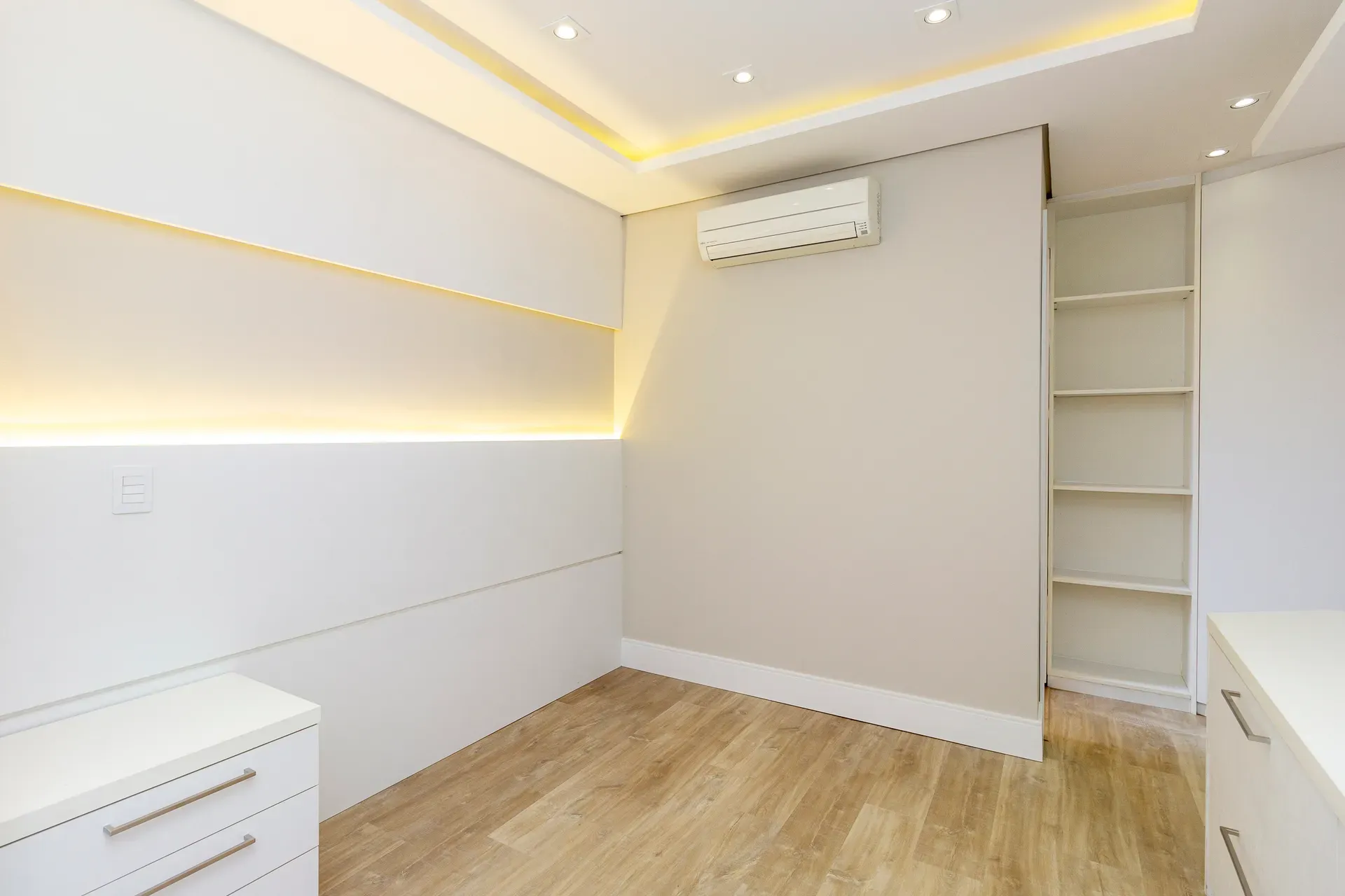 Unfurnished 4-bedroom apartment with 5 bathrooms — photo 39