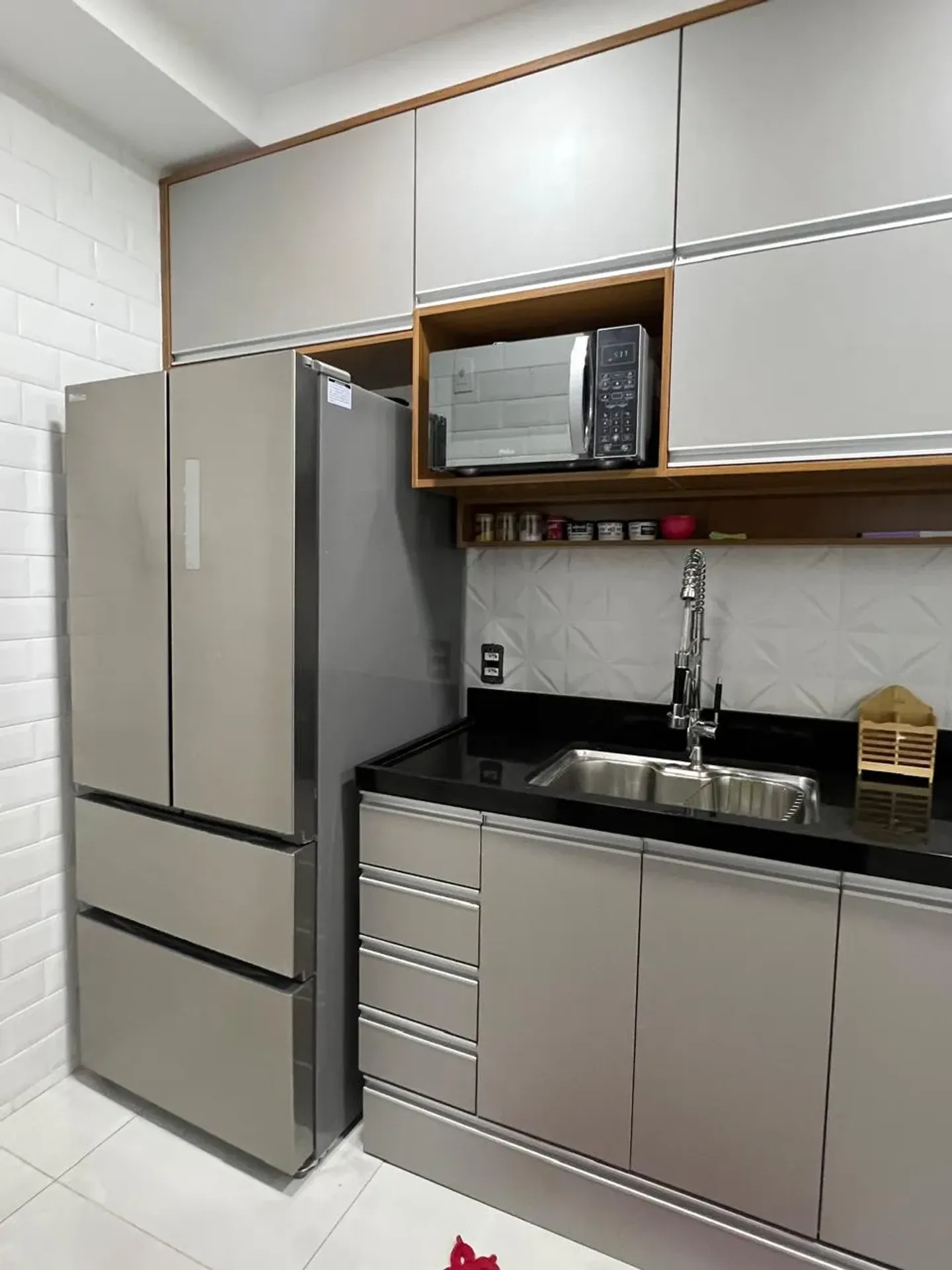 Furnished 1-bedroom apartment with a private garden — photo 4