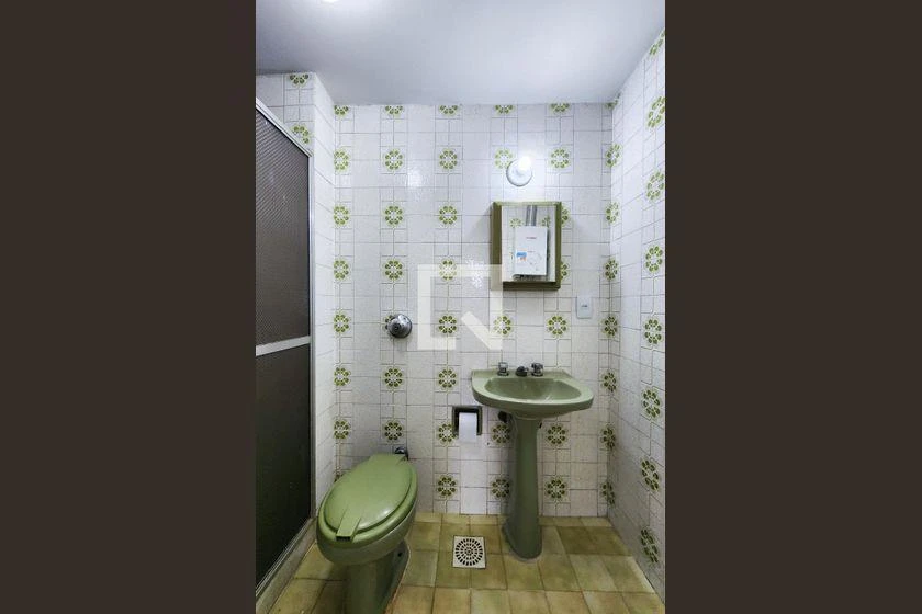 2-bedroom apartment in a building with a pool — photo 45