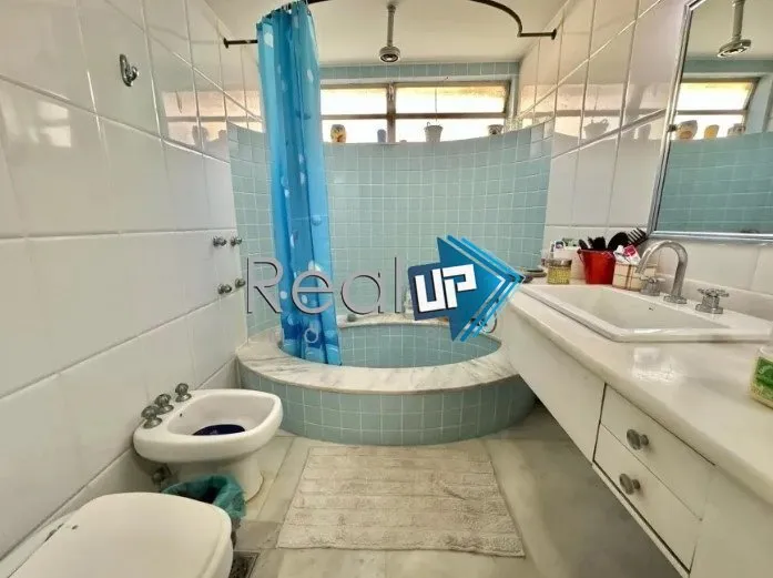 Apartamento com varanda de vidro e 4 quartos — photo 20