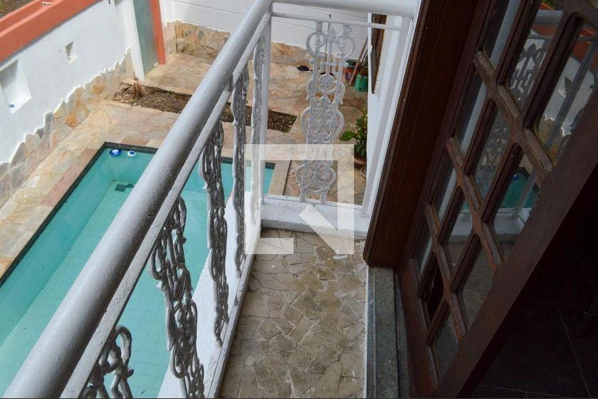 4-bedroom house with a park view — photo 24