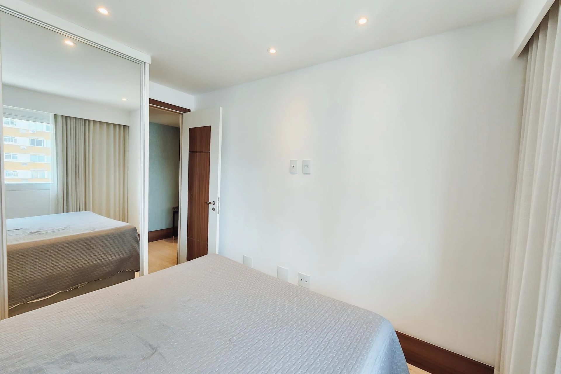 3-bedroom apartment with an ensuite suite and 2 parking — photo 42