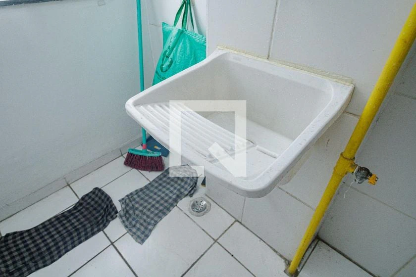2-bedroom apartment with laundry area and balcony — photo 18