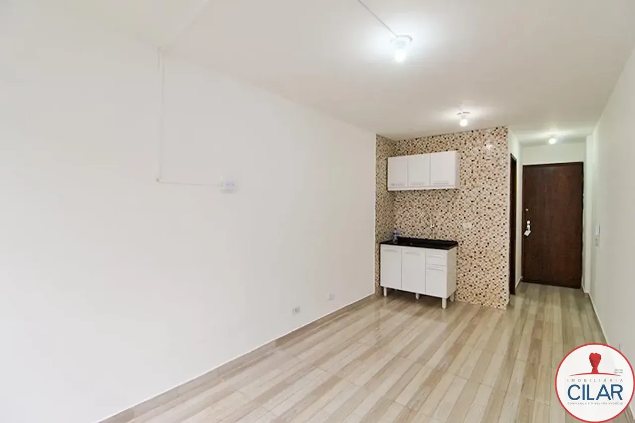 Apartamento de 1 quarto com banheiro em box de vidro