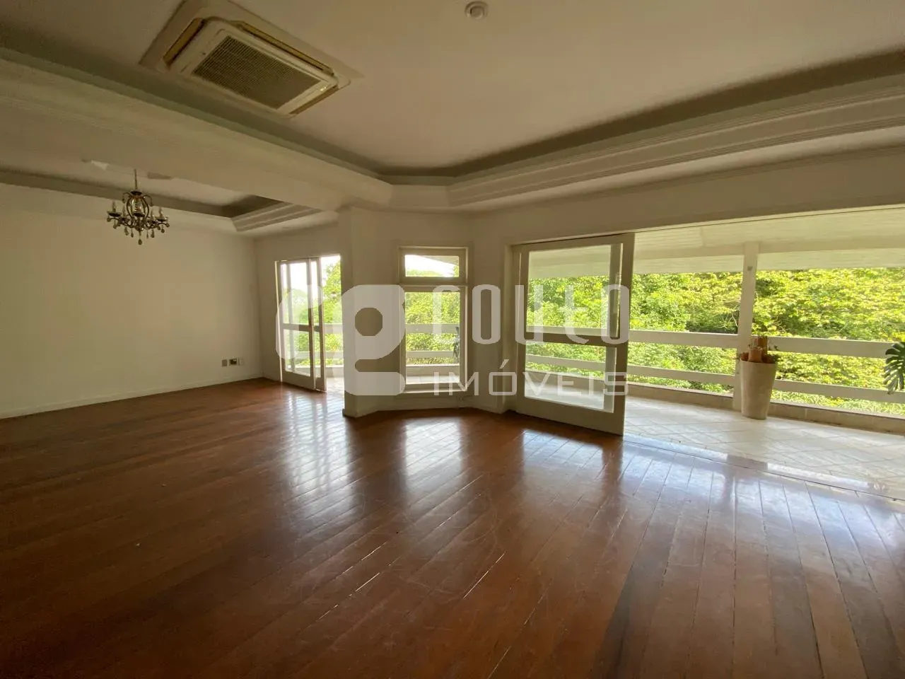 Apartment with 5 bedrooms and a balcony, 4 bathrooms — photo 3