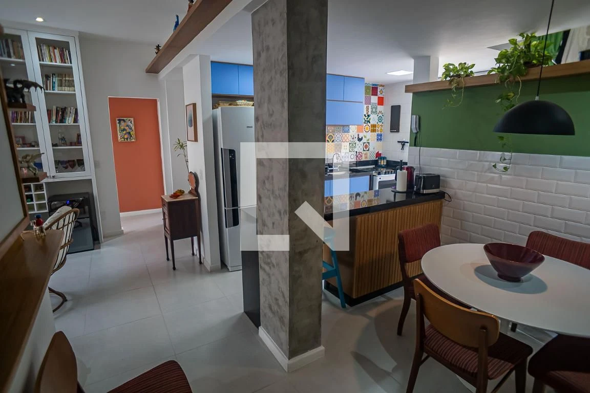 Furnished 2-bedroom apartment with en-suite bathrooms and open kitchen — photo 22