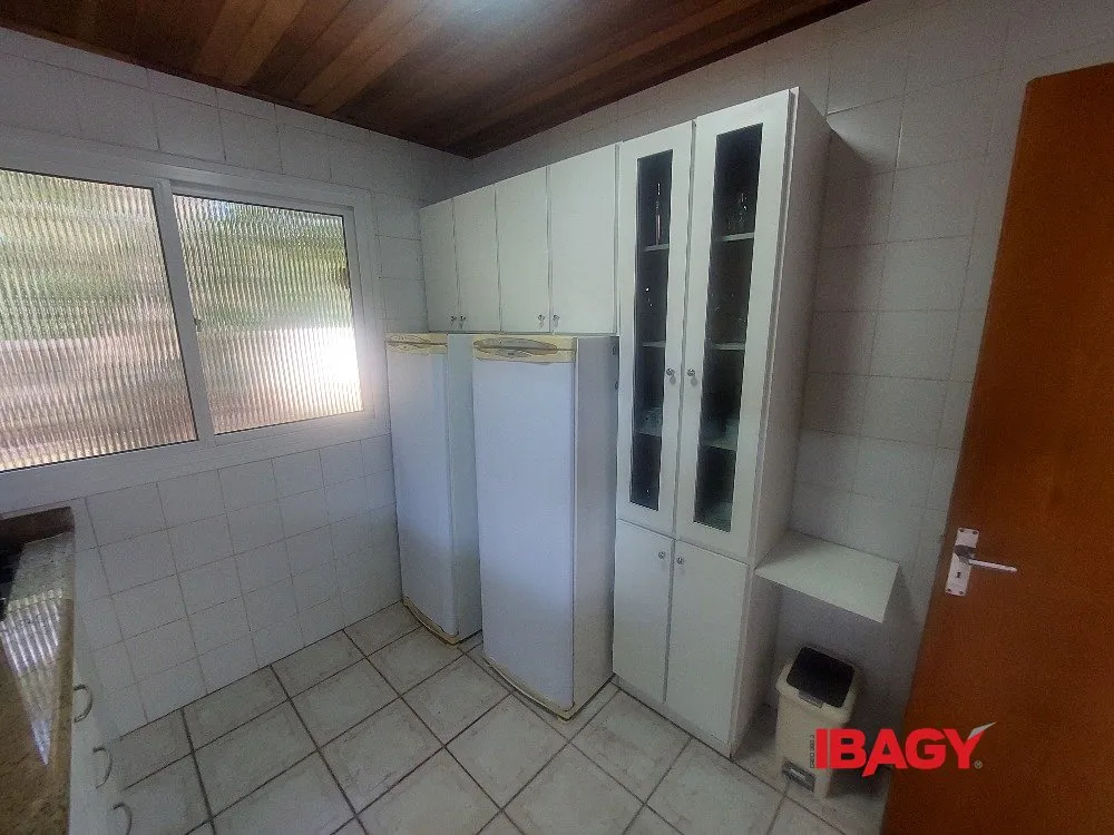 Furnished house with 5 bedrooms on 5200 m² — photo 33