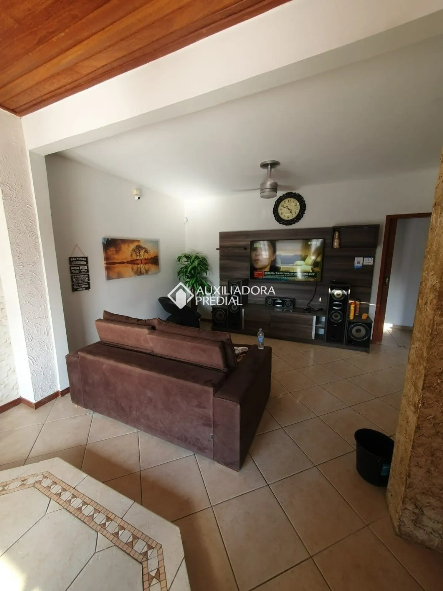 Furnished house with 5 bedrooms, 7 baths and 3 parking