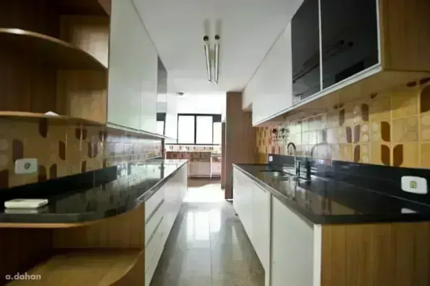 Apartment with 4 bedrooms, 5 bathrooms and 380 m² plus balcony — photo 20