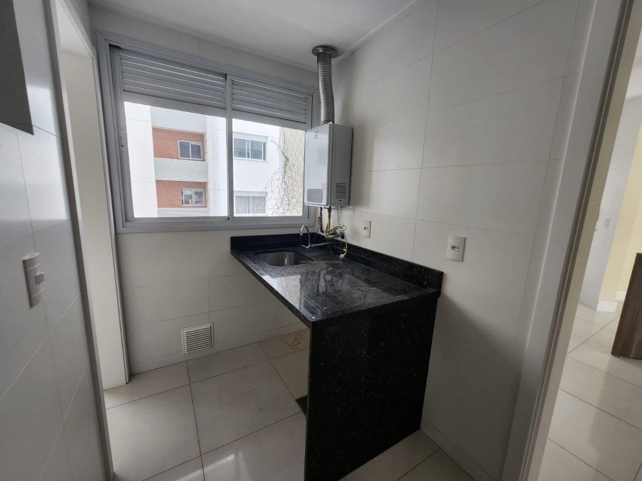 Departamento con ventanales de piso a techo en Florianópolis — photo 15