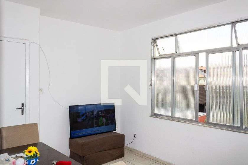3-bedroom apartment with a closed-off kitchen