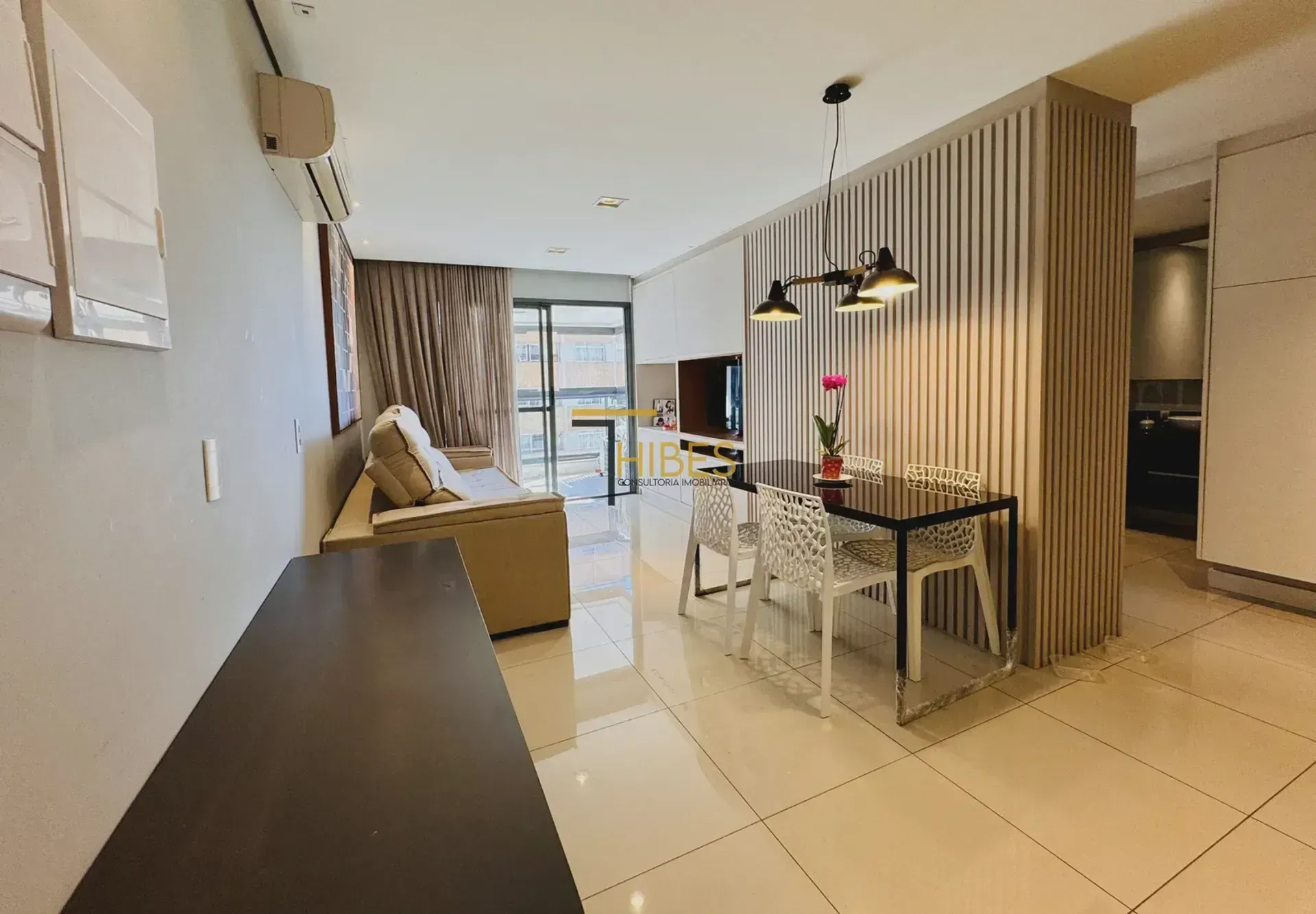 Apartamento de 1 dormitório com cozinha integrada e varanda — photo 2