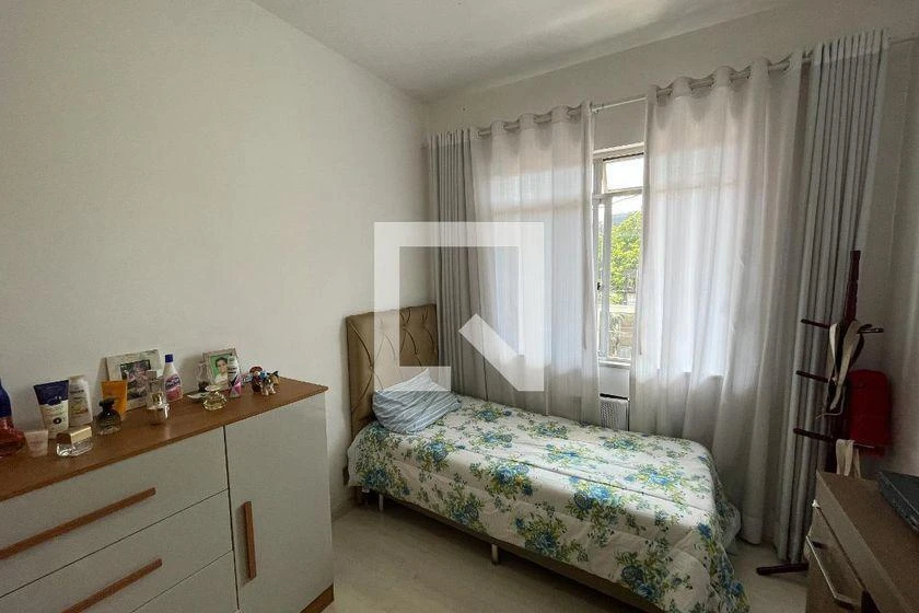Furnished apartment, 131 m², with a glass-enclosed balcony — photo 4