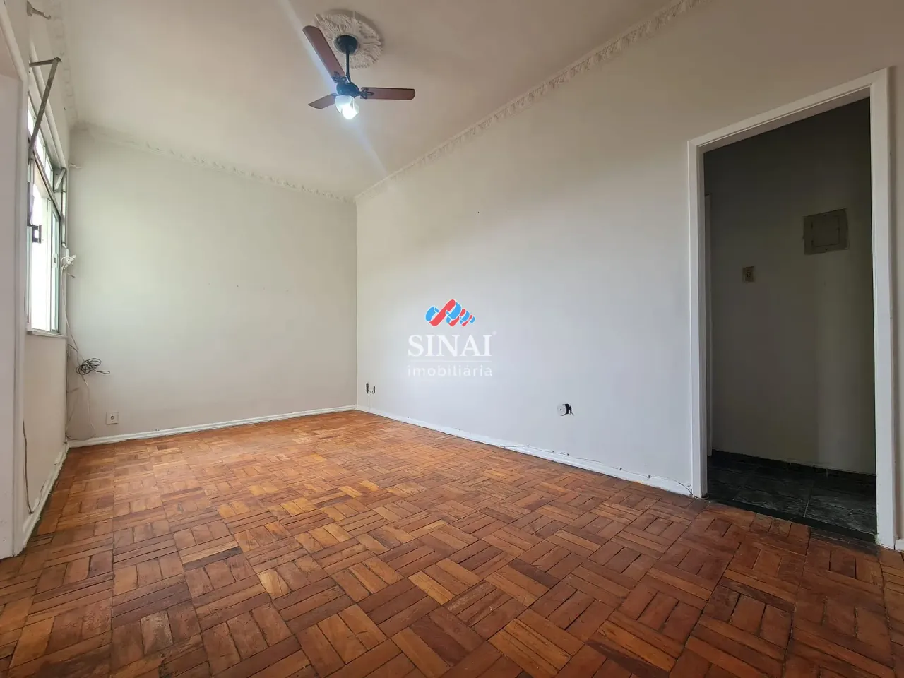 1-bedroom apartment with a compact gas kitchenette — photo 15