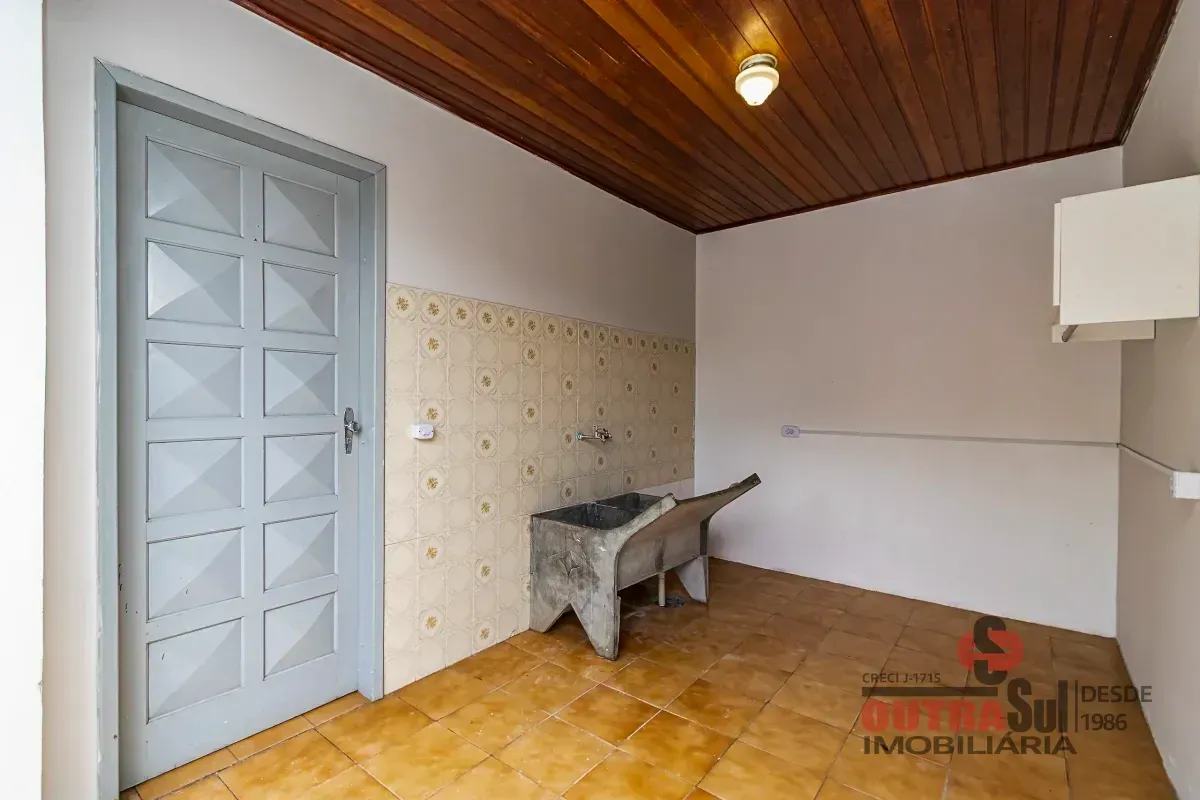 Casa, 215 m², com piso de madeira ou laminado — photo 30