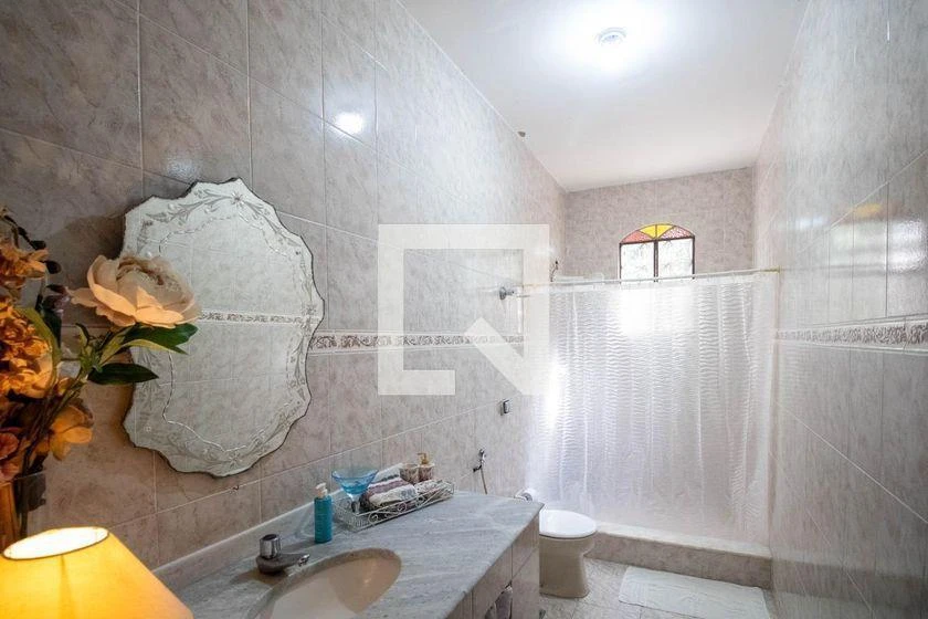 Furnished house with 4 bedrooms and 215 m² — photo 23