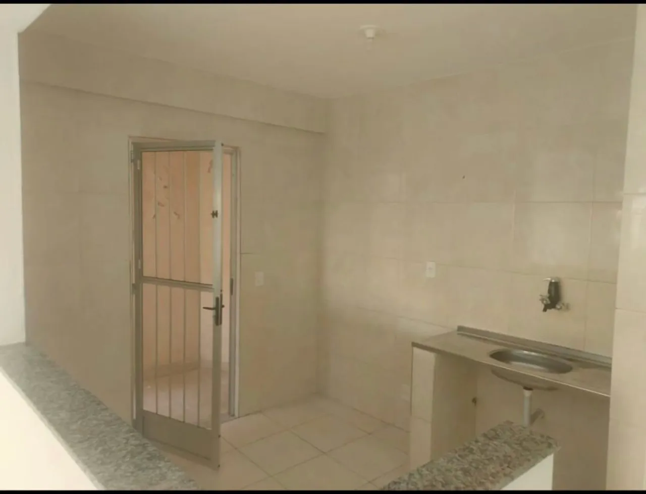 Casa térrea sem vaga, 1 quarto com área de serviço