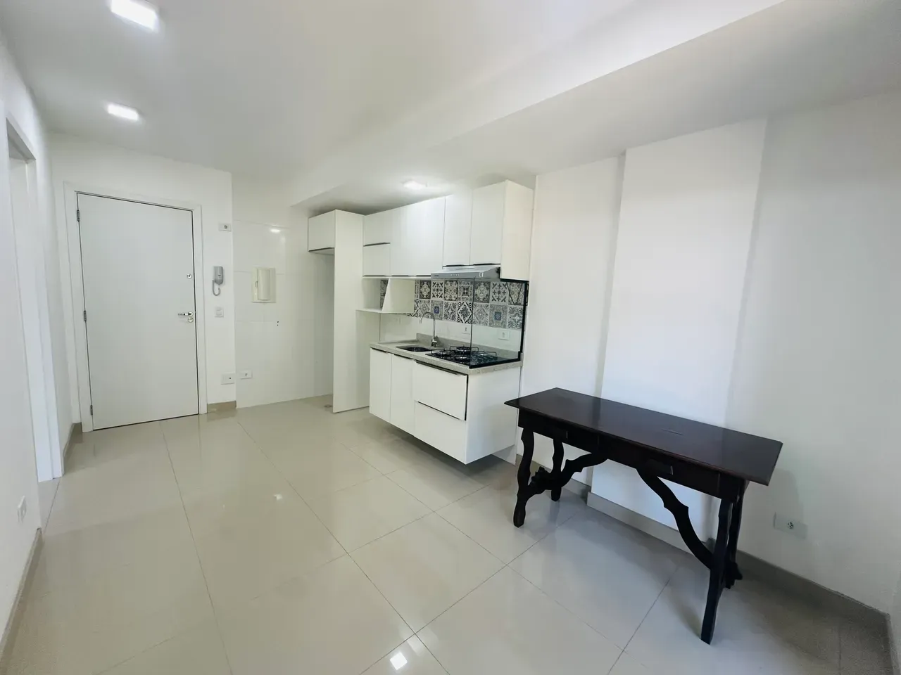 Apartamento com 1 suíte e sacada em planta integrada
