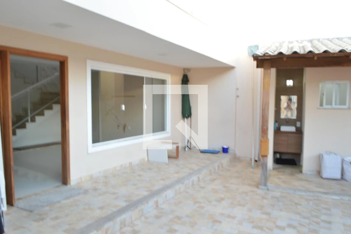 Casa de 5 quartos com 3 suítes e varanda fechada — photo 2