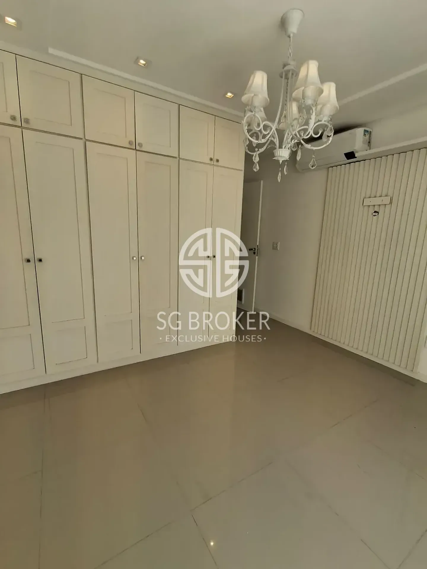 Casa com 5 suítes e 5 banheiros, 330 m² — photo 21