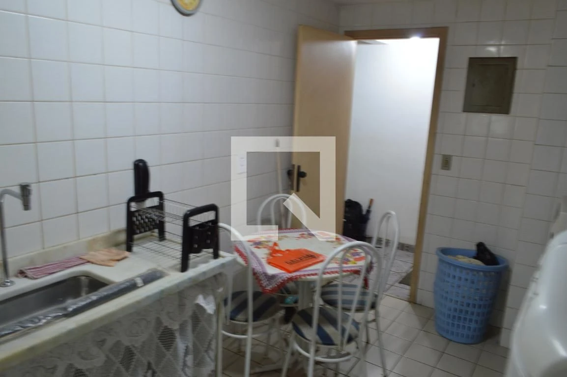 Furnished apartment with 3 bedrooms and a balcony — photo 15