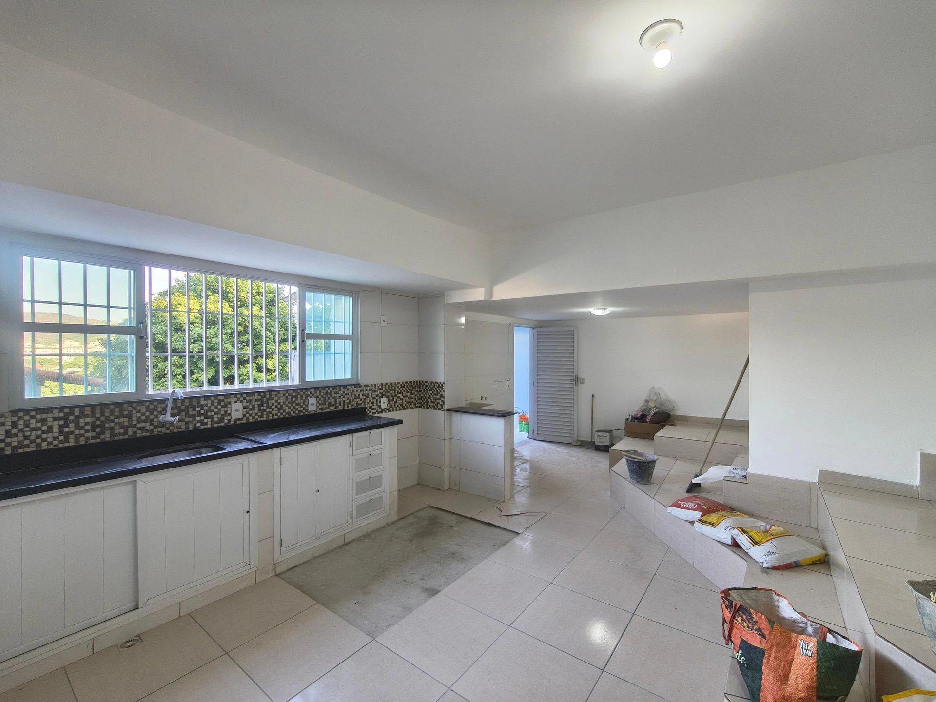 Condo house with 3 bedrooms and a balcony — photo 18