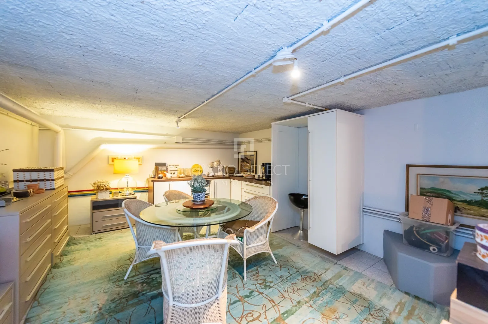 Floor-to-ceiling windows in a 6-bedroom house, 763 m² — photo 60