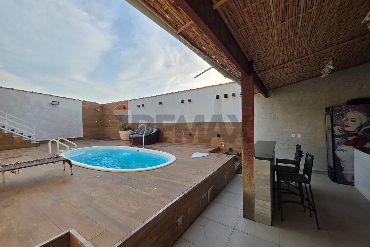 Balcony with a grill in a 3-bedroom house, 139 m² — photo 9