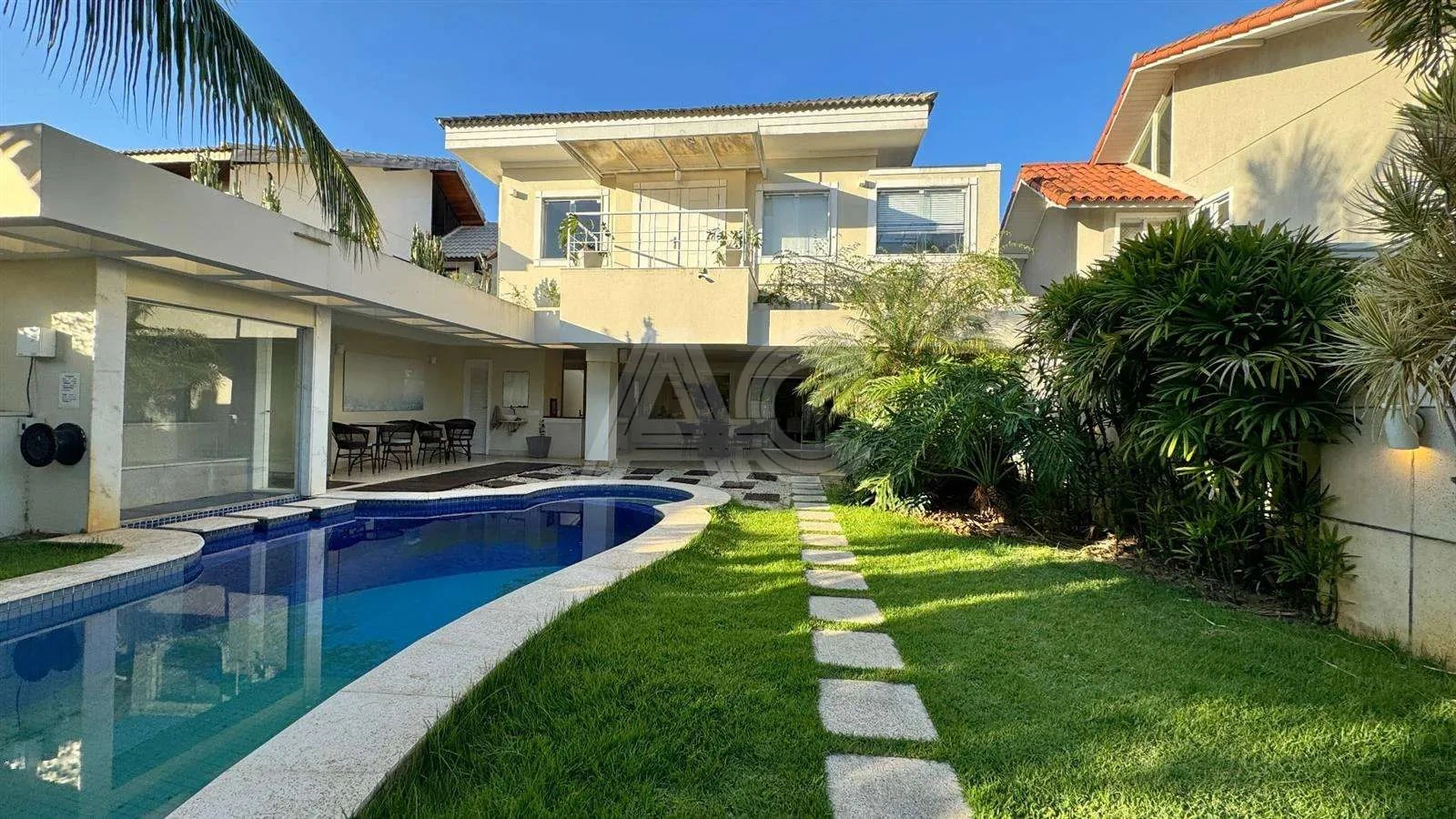 Casa em condomínio com 4 suítes e jardim privativo — photo 8