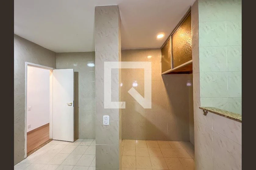 Apartamento de 2 quartos com piso de madeira ou laminado — photo 30