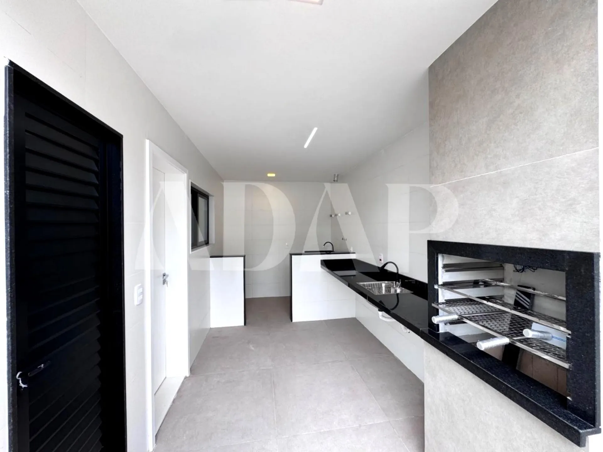 4-bedroom apartment with a mountain view in Rio de Janeiro — photo 2