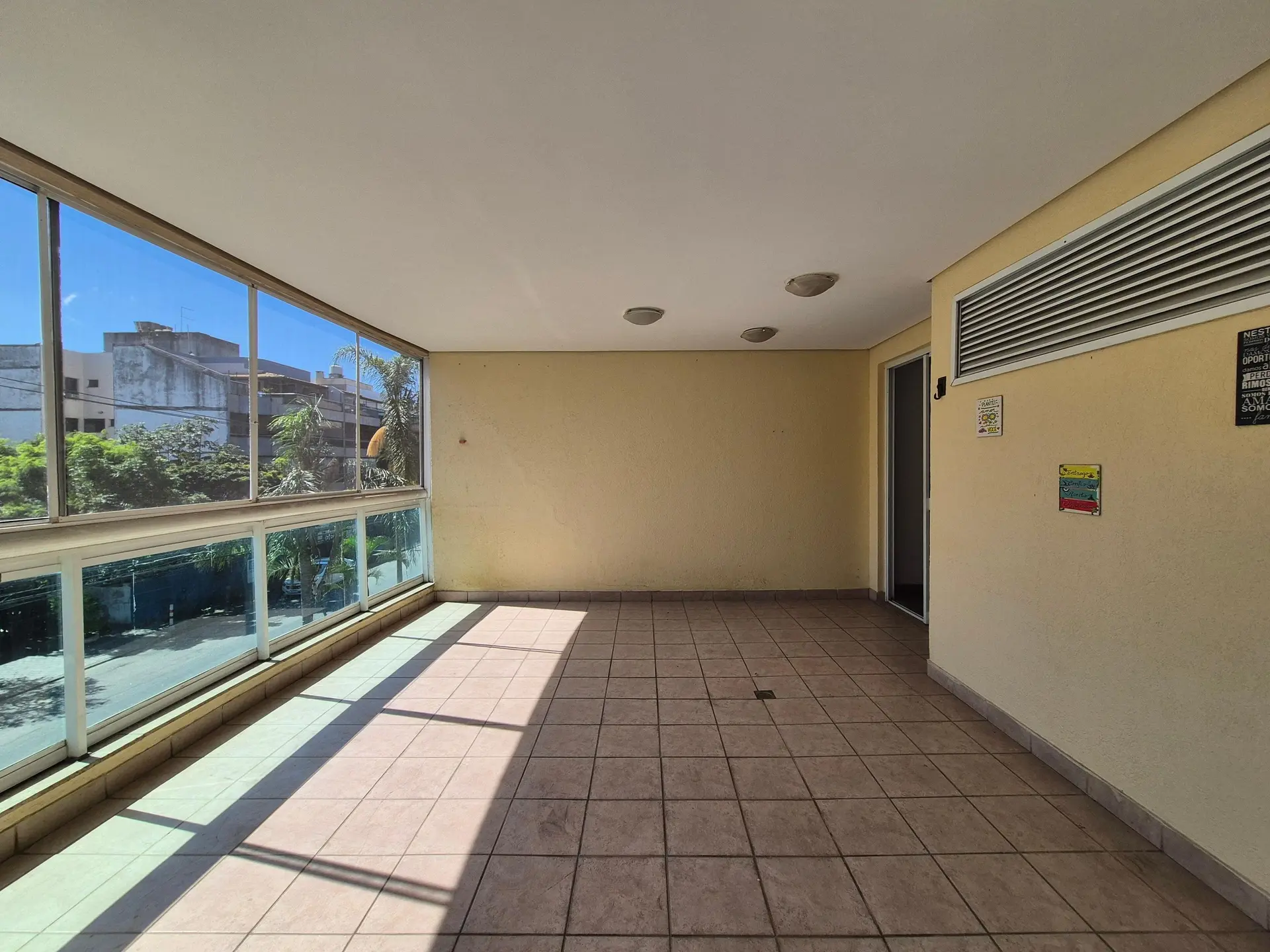 Apartamento com 2 quartos, suíte e varanda com animais — photo 9