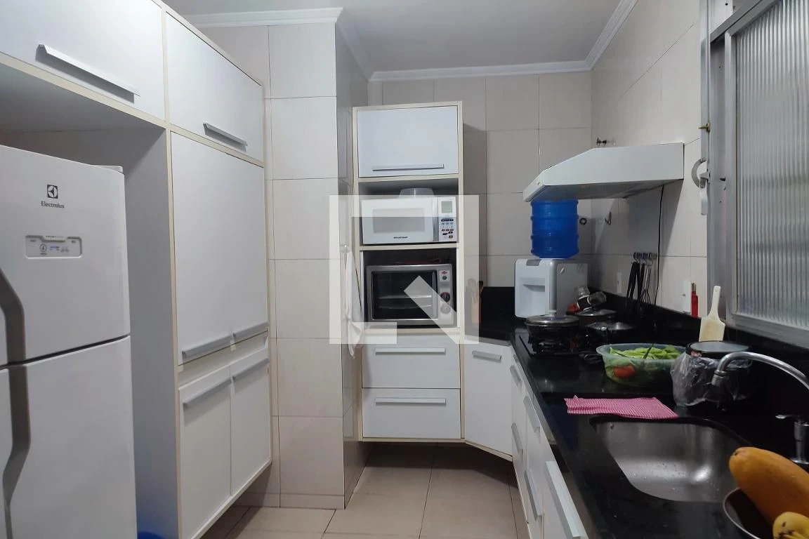 House with 3 bedrooms and a private backyard — photo 33
