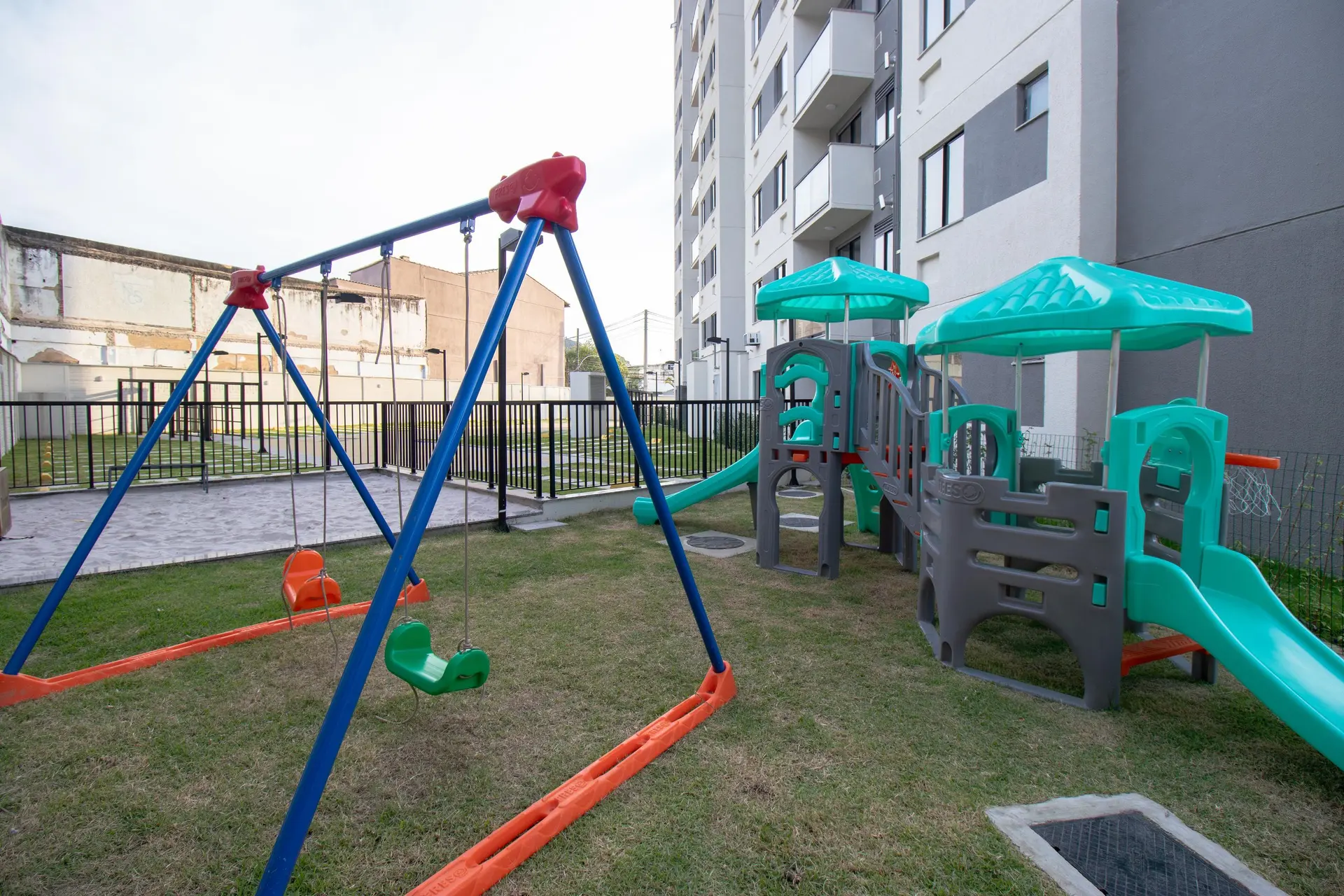 Rental apartment with 2 bedrooms, balcony and private garden — photo 12