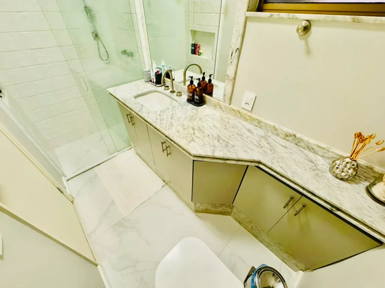 Furnished 3-bedroom apartment with 3 bathrooms — photo 38