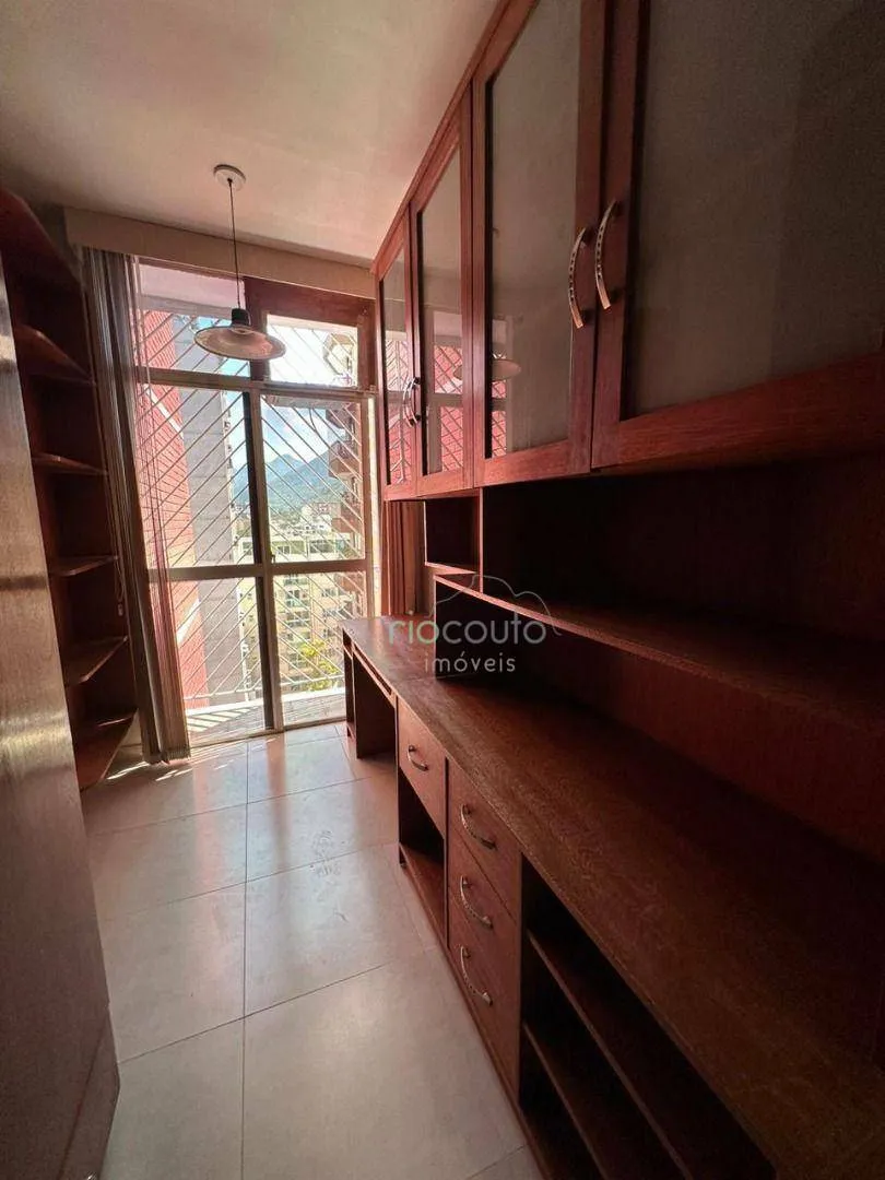 2-bedroom apartment with a suite and open views — photo 19