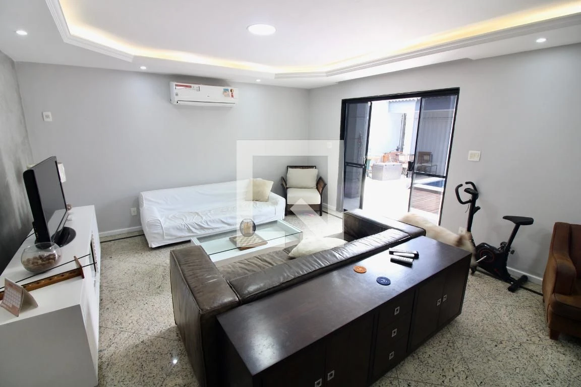 260 m² house with a jacuzzi and a private pool — photo 22