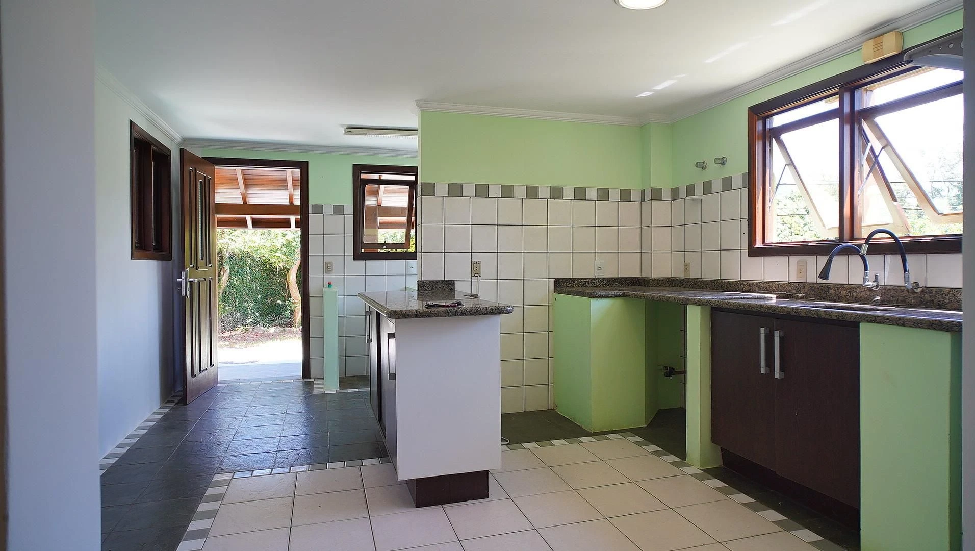 Панорамні вікна та 4 спальні: будинок 735 м² — photo 13