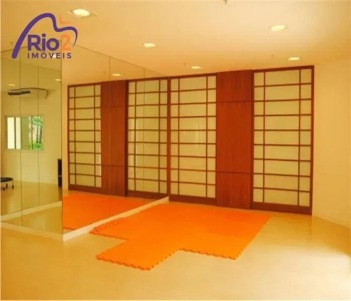 Furnished 77 m² apartment with enclosed glass balcony — photo 38