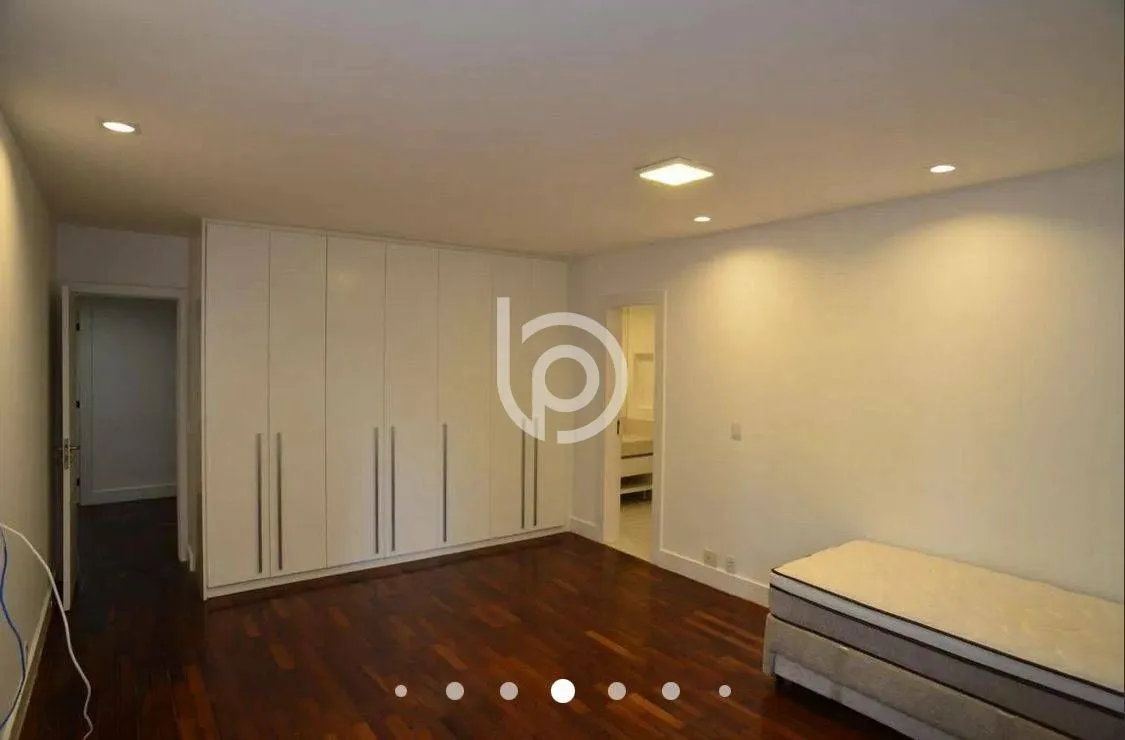 4-bedroom apartment with a closed kitchen and gas stove — photo 26