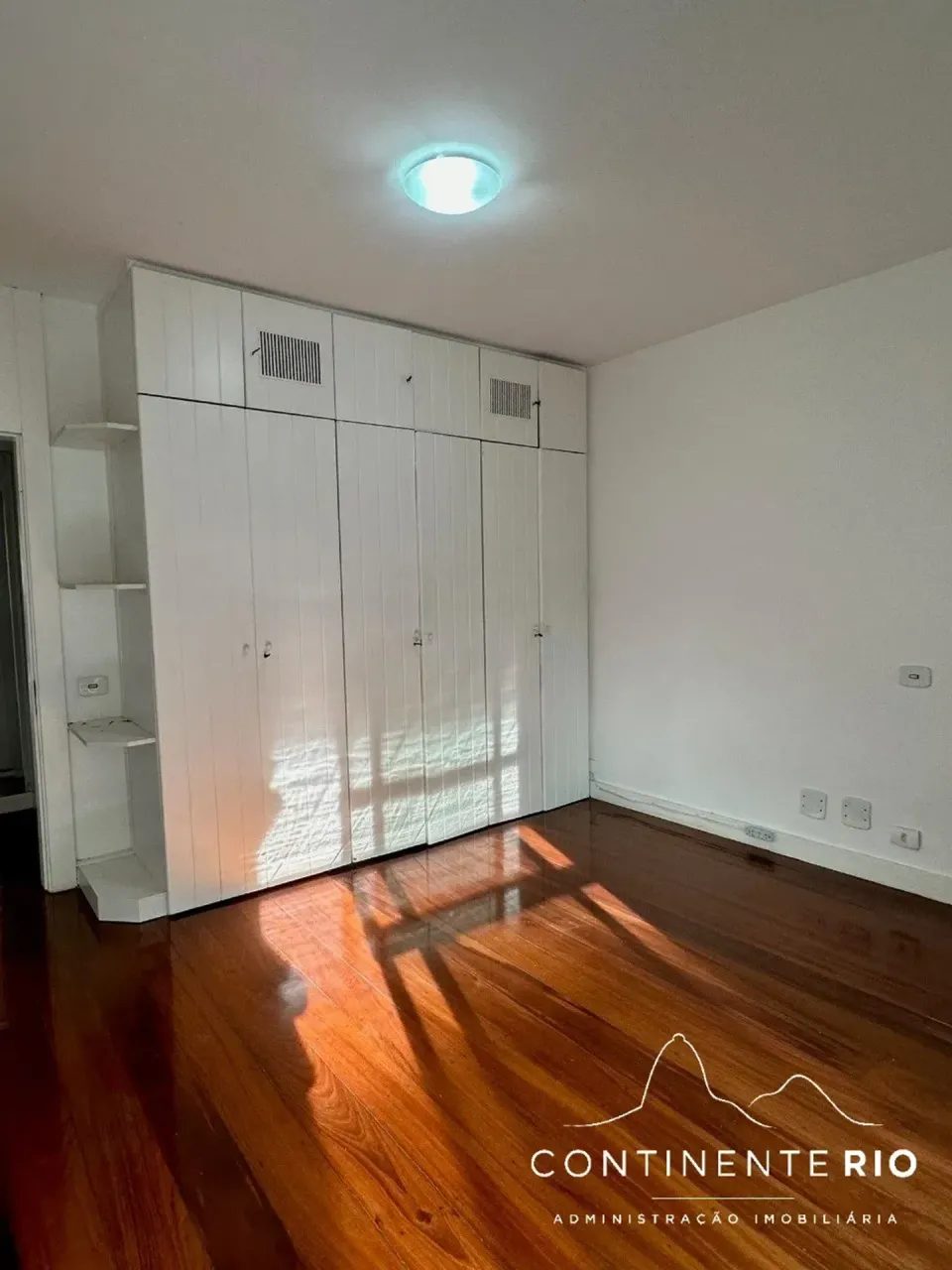 Apartamento con 4 dormitorios y balcón acristalado — photo 10