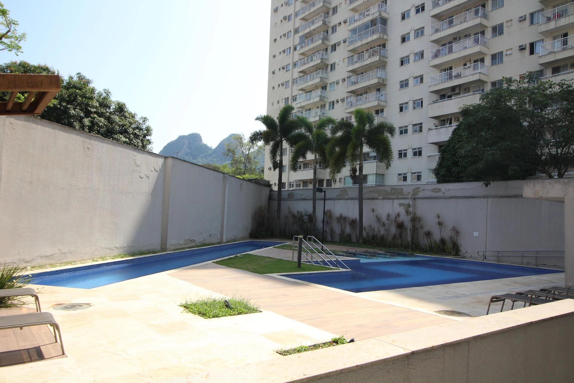 Furnished studio with 1 bedroom and balcony — photo 10
